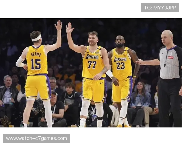 詹姆斯领衔湖人强势反弹西部格局再起波澜东契奇爆发助独行侠紧追排名